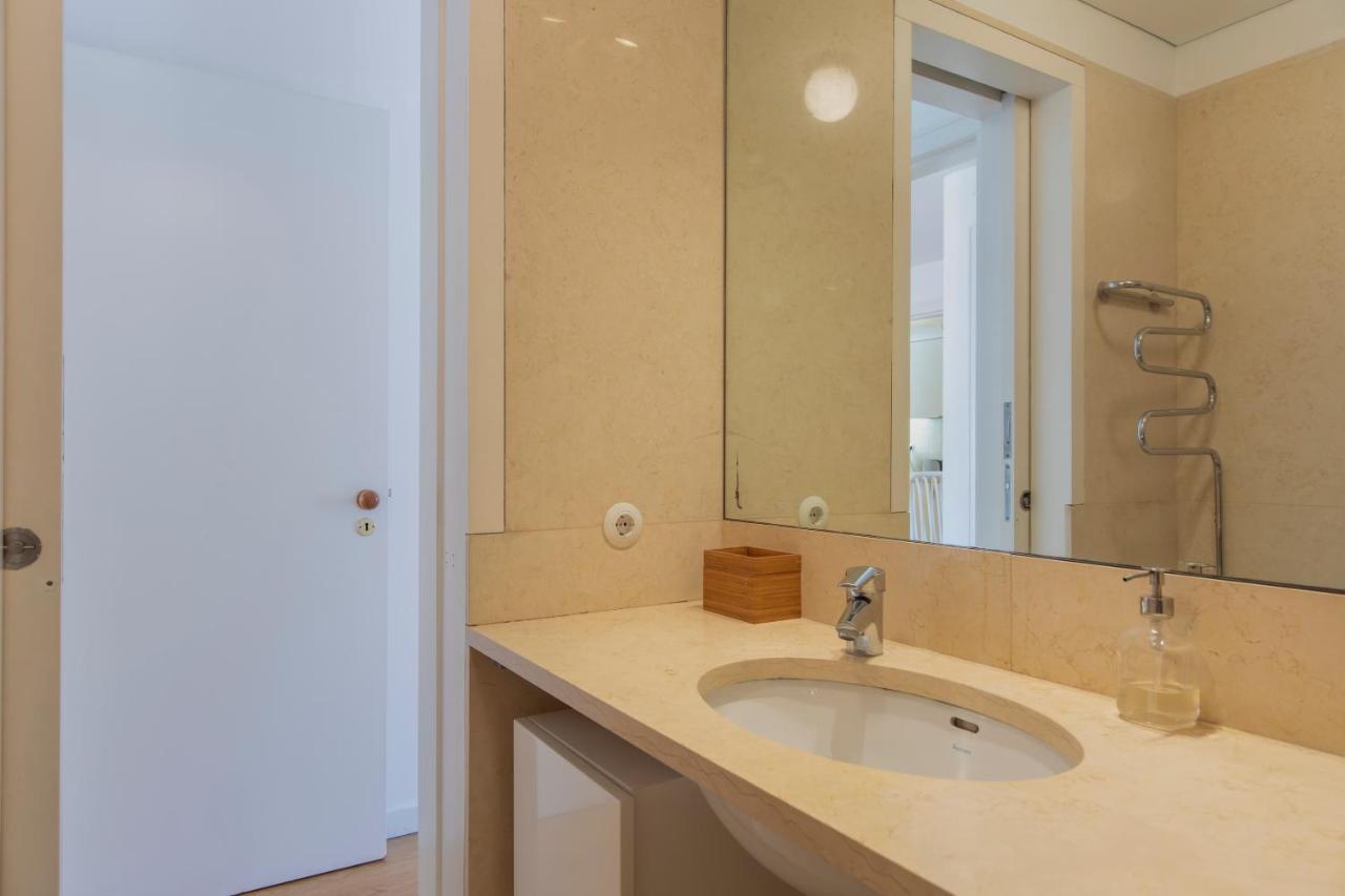 Downtown Apartment Santa Justa Lisbon Bagian luar foto