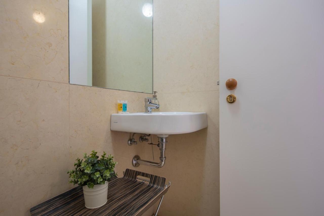 Downtown Apartment Santa Justa Lisbon Bagian luar foto